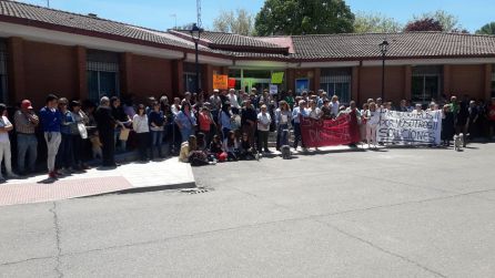 La población de Roa y su entorno tampoco faltó a la cita semanal a las 14:30 a las puertas del Centro de Salud La población de Roa y su entorno tampoco faltó a la cita semanal a las 14:30 a las puertas del Centro de Salud