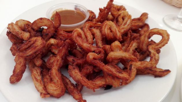 Los famosos churros de caballa con salsa kimchi de la Veracruz Los famosos churros de caballa con salsa kimchi de la Veracruz