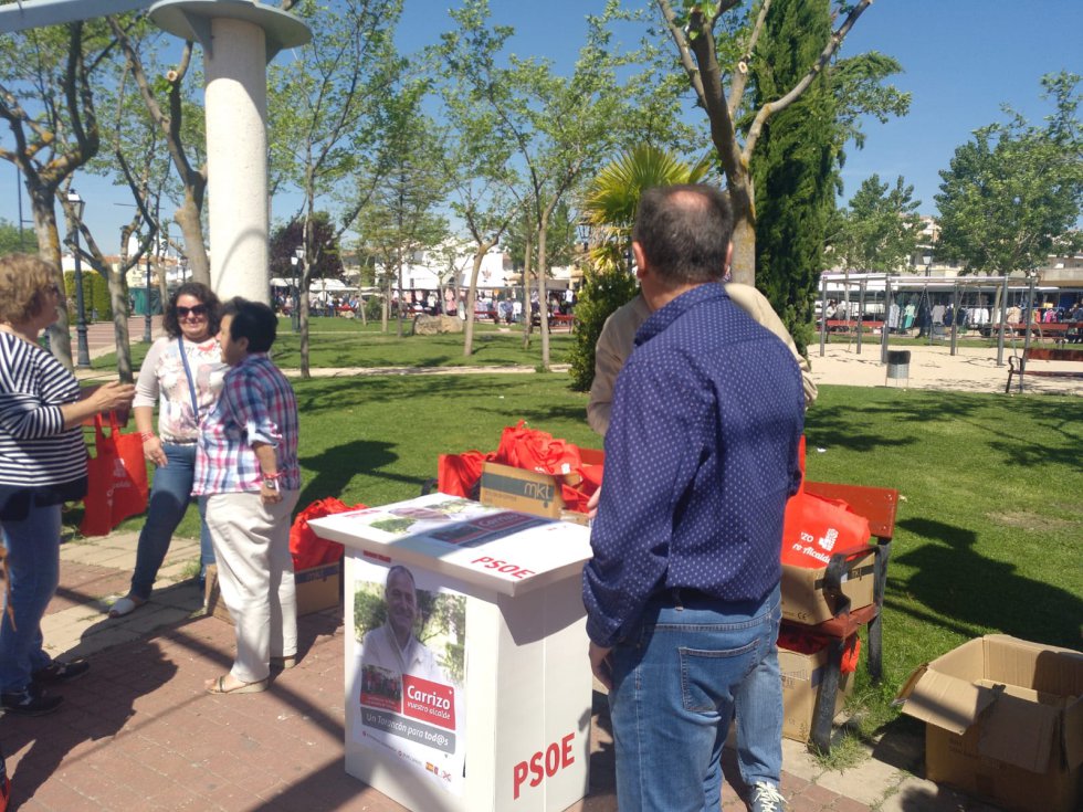 PSOE en el mercadillo PSOE en el mercadillo
