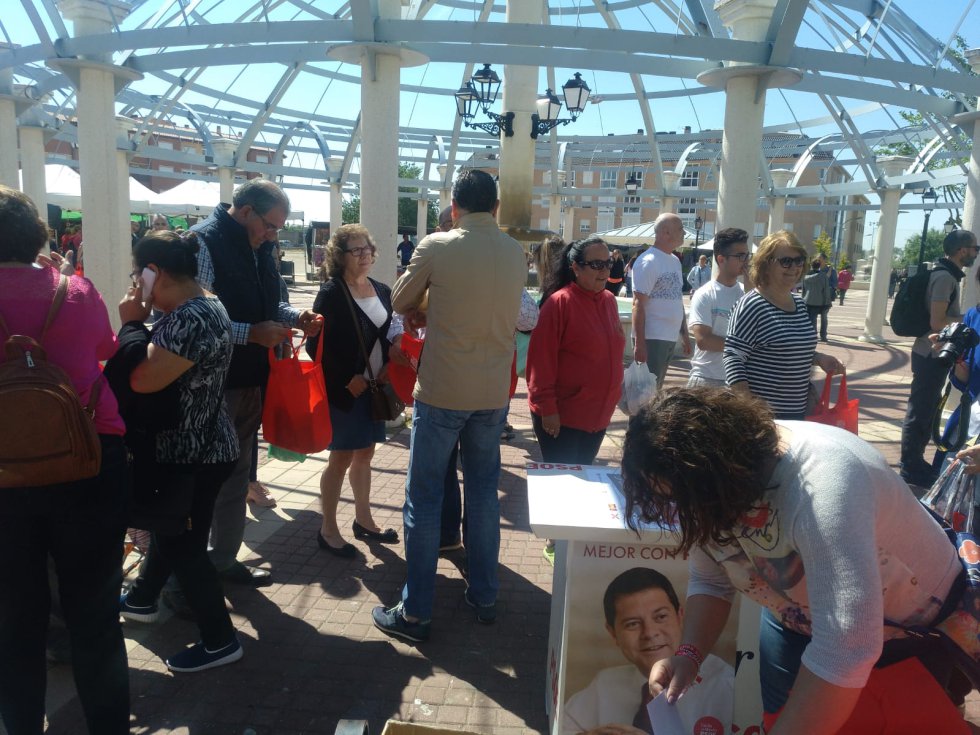 PSOE en el mercadillo PSOE en el mercadillo