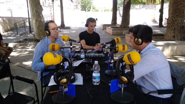 Entrevista con Pedro García en la Plaza del Pocito Entrevista con Pedro García en la Plaza del Pocito