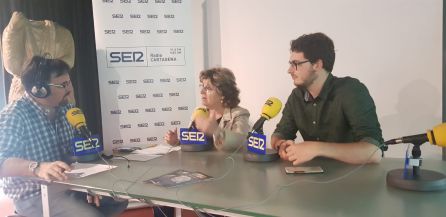 Hoy por hoy Cartagena desde el yacimiento Augusteum, foto de Izda a derecha:Miguel Meroño, presentador-realizador de Hoy por hoy Cartagena; Mari Carmen Berrocal, coordinadora de patrimonio y arqueología y Alvaro Pintado, director de la Joven Orquesta Sinfónica de Cartagena. Hoy por hoy Cartagena desde el yacimiento Augusteum, foto de Izda a derecha:Miguel Meroño, presentador-realizador de Hoy por hoy Cartagena; Mari Carmen Berrocal, coordinadora de patrimonio y arqueología y Alvaro Pintado, director de la Joven Orquesta Sinfónica de Cartagena.