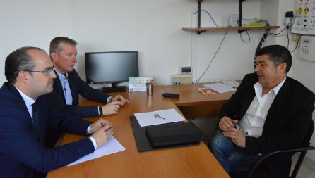 Reyes Maroto acude al Bierzo "para dejar claro el compromiso industrial del PSOE" Reyes Maroto acude al Bierzo "para dejar claro el compromiso industrial del PSOE"
