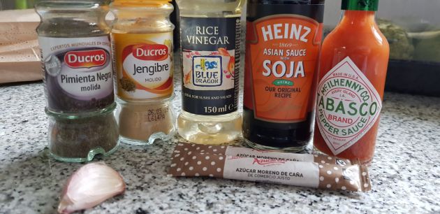 Tallarines amb bolets, alls tendres i gambes Tallarines amb bolets, alls tendres i gambes