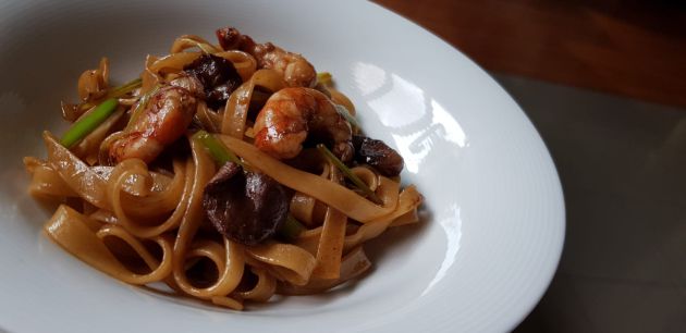 Tallarines amb bolets, alls tendres i gambes Tallarines amb bolets, alls tendres i gambes