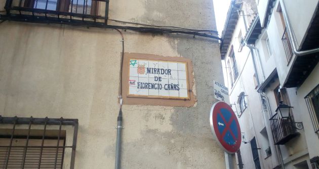 Placa del mirador de Florencio Cañas en el casco antiguo de Cuenca. Placa del mirador de Florencio Cañas en el casco antiguo de Cuenca.