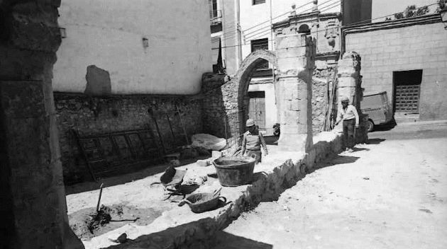 Obras de adecentamiento de las ruinas de la iglesia de San Pantaleón, 1980. Obras de adecentamiento de las ruinas de la iglesia de San Pantaleón, 1980.