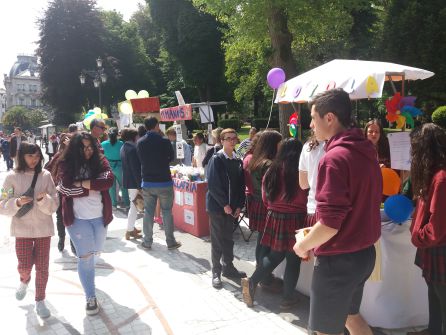 El Mercado de Cooperativas y Asociaciones llena de actividad el Paseo de los Álamos El Mercado de Cooperativas y Asociaciones llena de actividad el Paseo de los Álamos