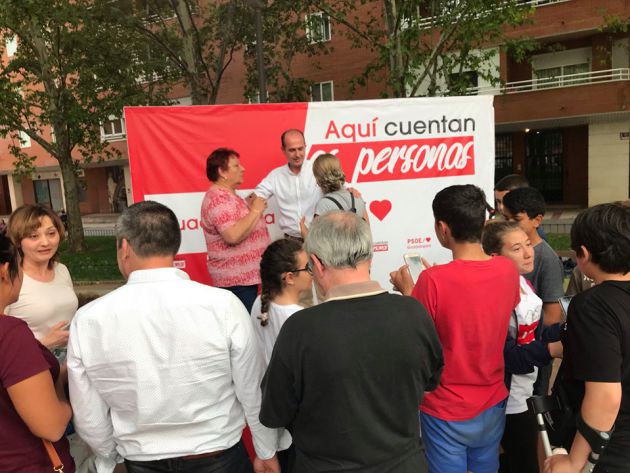 Alberto Rojo, candidato del PSOE al Ayuntamiento de Guadalajara: "Solo hay dos opciones reales: o gobernamos nosotros o lo hace Román con Vox": "Solo hay dos opciones: o gobernamos nosotros o lo hace Román con Vox" Alberto Rojo, candidato del PSOE al Ayuntamiento de Guadalajara: "Solo hay dos opciones reales: o gobernamos nosotros o lo hace Román con Vox": "Solo hay dos opciones: o gobernamos nosotros o lo hace Román con Vox"