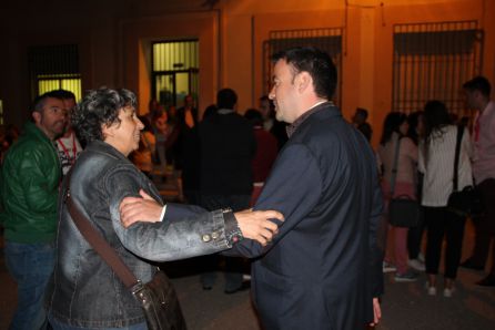 Carlos Fraile,PSOE y Montserrat Sanz, IU se felicitan al conocer los resultados electorales en Cuéllar Carlos Fraile,PSOE y Montserrat Sanz, IU se felicitan al conocer los resultados electorales en Cuéllar