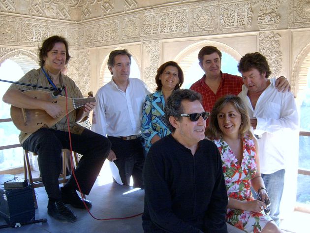 Iñaki Gabilondo en la Alhambra, en 2005, junto (entre otros) a Luis García Montero, Enrique Morente y Miguel Ríos Iñaki Gabilondo en la Alhambra, en 2005, junto (entre otros) a Luis García Montero, Enrique Morente y Miguel Ríos
