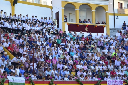 La Agrupación Musical Cristóbal Marín, actuó en el Festival de forma altruista sin cobrar nada por ello como ayuda a la causa. La Agrupación Musical Cristóbal Marín, actuó en el Festival de forma altruista sin cobrar nada por ello como ayuda a la causa.