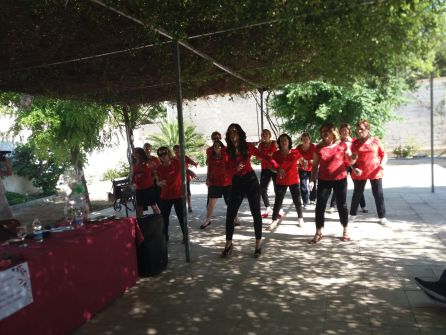 Momento de la demostración de las alumnas del ‘Taller de Baile’, con su profesora Rosa Ruiz al frente Momento de la demostración de las alumnas del ‘Taller de Baile’, con su profesora Rosa Ruiz al frente