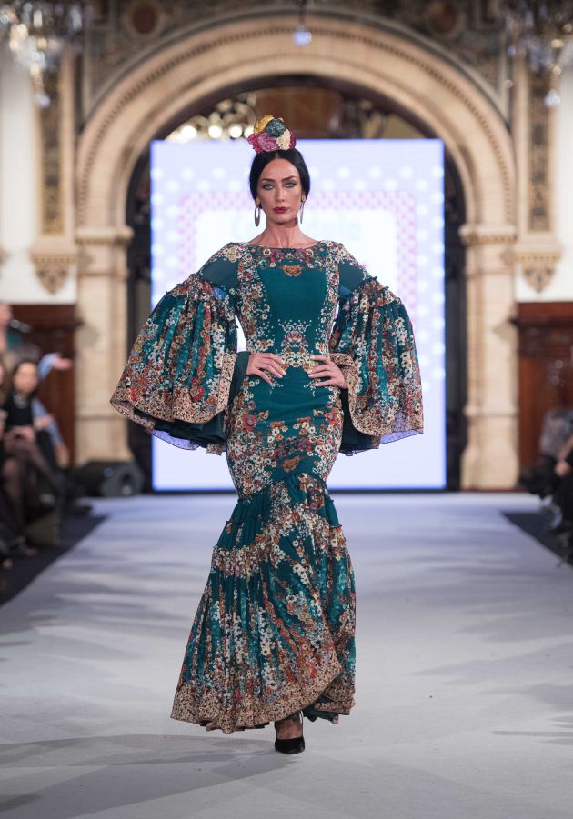 Debi Mazar elige un traje de flamenca para la alfombra roja Debi Mazar elige un traje de flamenca para la alfombra roja