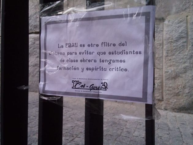 Carteles contra la EBAU Carteles contra la EBAU