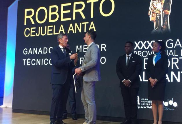 Entrega del Premio al Mejor Técnico Deportivo en la Gala Provincial del Deporte a Roberto Cejuela Entrega del Premio al Mejor Técnico Deportivo en la Gala Provincial del Deporte a Roberto Cejuela
