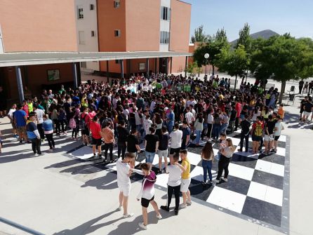 Panorámica del momento de la concentración en el patio Panorámica del momento de la concentración en el patio