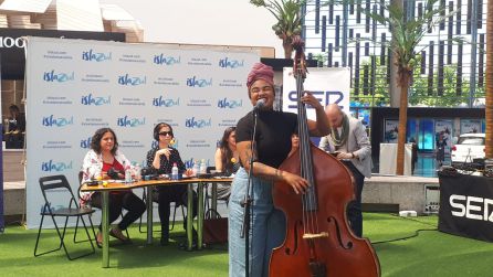 Tonina Saputo interpretando 'Quizás, Quizás, Quizás' Tonina Saputo interpretando 'Quizás, Quizás, Quizás'