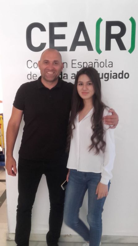 Lía y su padre, en el centro de refugiados de Cear, en Sevilla. Lía y su padre, en el centro de refugiados de Cear, en Sevilla.