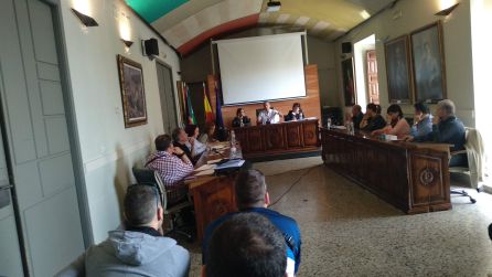 Los trabajadores del parking presentes en el pleno muy preocupados por su situación Los trabajadores del parking presentes en el pleno muy preocupados por su situación