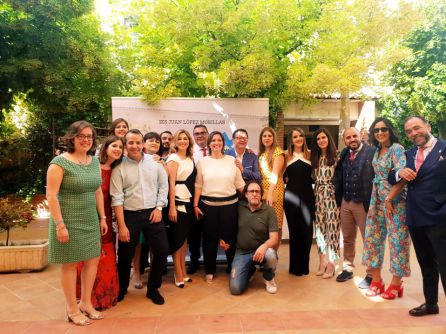 Foto de familia con profesores y profesoras del claustro, participantes en la organización Foto de familia con profesores y profesoras del claustro, participantes en la organización