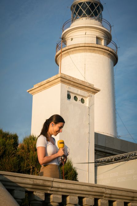 El Faro con Mara Torres desde el faro de Formentor El Faro con Mara Torres desde el faro de Formentor