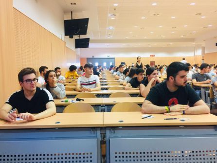 Estudiantes cordobeses esperan el reparto del examen de Selectividad 2019 Estudiantes cordobeses esperan el reparto del examen de Selectividad 2019