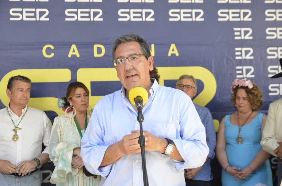 Antonio Pulido se dirige a los asistentes Antonio Pulido se dirige a los asistentes