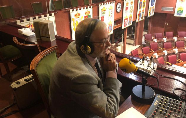 Alberto Castillo ha vuelto unos años después al micrófono de la SER donde ha desarrollado gran parte de su trayectoria profesional Alberto Castillo ha vuelto unos años después al micrófono de la SER donde ha desarrollado gran parte de su trayectoria profesional