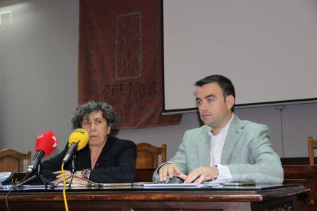 Monsterrat Sanz (IU) y Carlos Fraile (PSOE) Monsterrat Sanz (IU) y Carlos Fraile (PSOE)