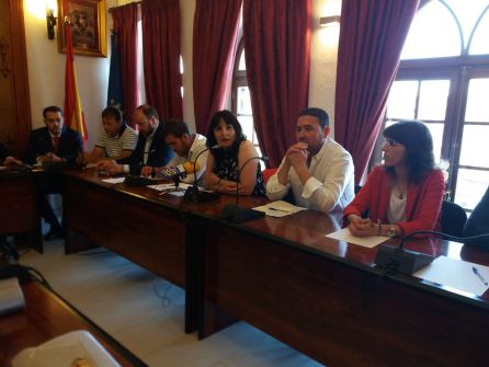 Momento de la intervención de la candiadata de IzquierdaUnida, Juana Cazorla, tercera por la derecha Momento de la intervención de la candiadata de IzquierdaUnida, Juana Cazorla, tercera por la derecha
