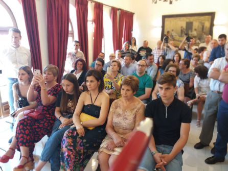 Como siempre, el salón de plenos se quedó pequeño para acoger al público asistente Como siempre, el salón de plenos se quedó pequeño para acoger al público asistente
