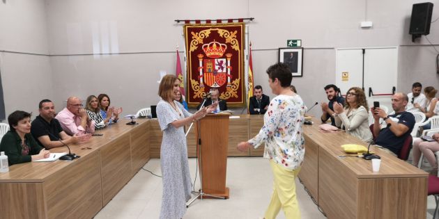 Sara Martínez recibe el bastón de mando en Villanueva. Sara Martínez recibe el bastón de mando en Villanueva.