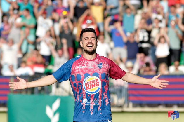 Mika, goleador de la temporafa gimnástica con 27 tantos Mika, goleador de la temporafa gimnástica con 27 tantos
