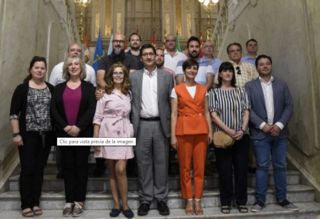 Representantes de bandas de música en la Diputación de Ciudad Real, tras la presentación del Día Europeo de la Música que se celebra en Puertollano Representantes de bandas de música en la Diputación de Ciudad Real, tras la presentación del Día Europeo de la Música que se celebra en Puertollano