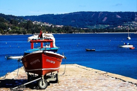 Pesquero en el puerto de Redes Pesquero en el puerto de Redes