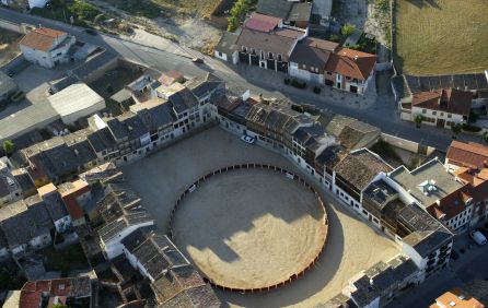 Vista aérea de la Plaza del Coso de Peñafiel Vista aérea de la Plaza del Coso de Peñafiel