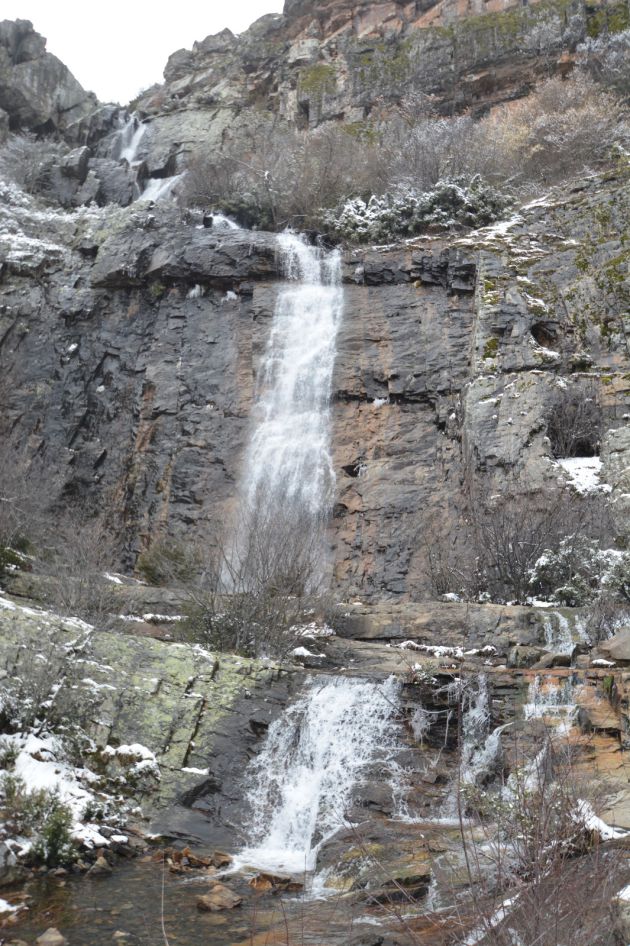 Valverde de los Arroyos (Guadalajara), paraíso natural y emblema de la Arquitectura Negra: Valverde de los Arroyos, paraíso natural y emblema de la arquitectura negra Valverde de los Arroyos (Guadalajara), paraíso natural y emblema de la Arquitectura Negra: Valverde de los Arroyos, paraíso natural y emblema de la arquitectura negra