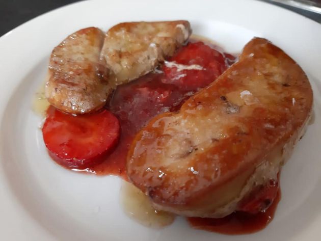 Foie a la plancha con fresas maceradas en vinagre Foie a la plancha con fresas maceradas en vinagre