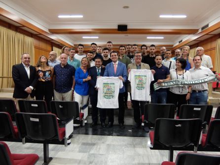 El equipo, recibido en el Ayuntamiento El equipo, recibido en el Ayuntamiento