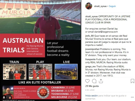 Un miembro del Racing Murcia usa la imagen de la Nueva Condomina, campo del Real Murcia Un miembro del Racing Murcia usa la imagen de la Nueva Condomina, campo del Real Murcia