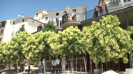 Bajo el mirador se ha creado un nuevo espacio para dotar a esta zona de aseos públicos, archivo y sala expositiva, además de la recuperación de una antigua bóveda Bajo el mirador se ha creado un nuevo espacio para dotar a esta zona de aseos públicos, archivo y sala expositiva, además de la recuperación de una antigua bóveda