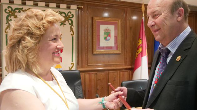 Vox entra en el gobierno del Ayuntamiento de Alovera (Guadalajara) junto con el PP y Alternativa Alovera: Vox entra en el gobierno de Alovera junto con PP y con Alternativa Alovera Vox entra en el gobierno del Ayuntamiento de Alovera (Guadalajara) junto con el PP y Alternativa Alovera: Vox entra en el gobierno de Alovera junto con PP y con Alternativa Alovera