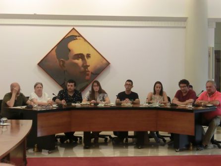 Grupos municipales de PSPV y Gent de Dénia (primero por la derecha). Grupos municipales de PSPV y Gent de Dénia (primero por la derecha).