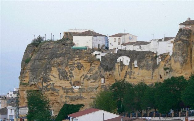 Roca sobre la que se asienta Chiclana de Segura. Roca sobre la que se asienta Chiclana de Segura.