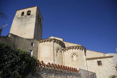 Iglesia de los Santos Justo y Pastor - Museo de los Fueros Iglesia de los Santos Justo y Pastor - Museo de los Fueros