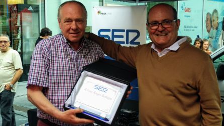 José Ángel Sodupe recibe la placa homenaje por sus 16 años como presidente de Bidasoa José Ángel Sodupe recibe la placa homenaje por sus 16 años como presidente de Bidasoa