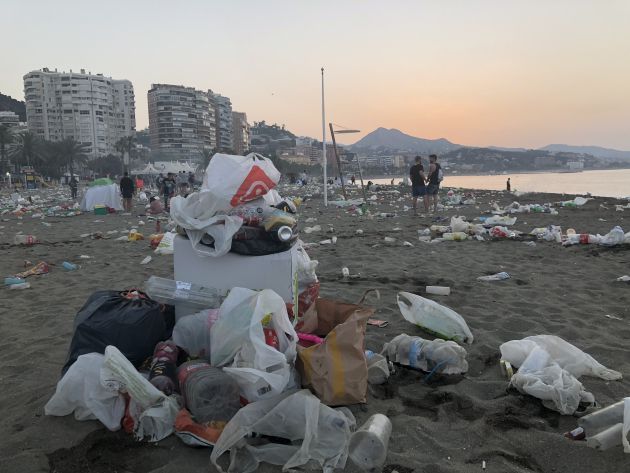 Situación de la playa de La Malagueta este lunes sobre las siete de la mañana Situación de la playa de La Malagueta este lunes sobre las siete de la mañana