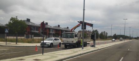 Instaladas las dos nuevas cabinas para radar en Palencia Instaladas las dos nuevas cabinas para radar en Palencia