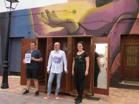 El alcalde de Jesús Pobre, Javier Scotto (en el centro) con dos representantes de los restaurantes. El alcalde de Jesús Pobre, Javier Scotto (en el centro) con dos representantes de los restaurantes.